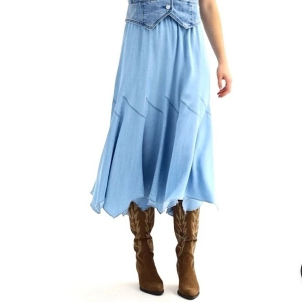 Catherine’s chambray denim skirt. Handkerchief him. 2X 22/24W